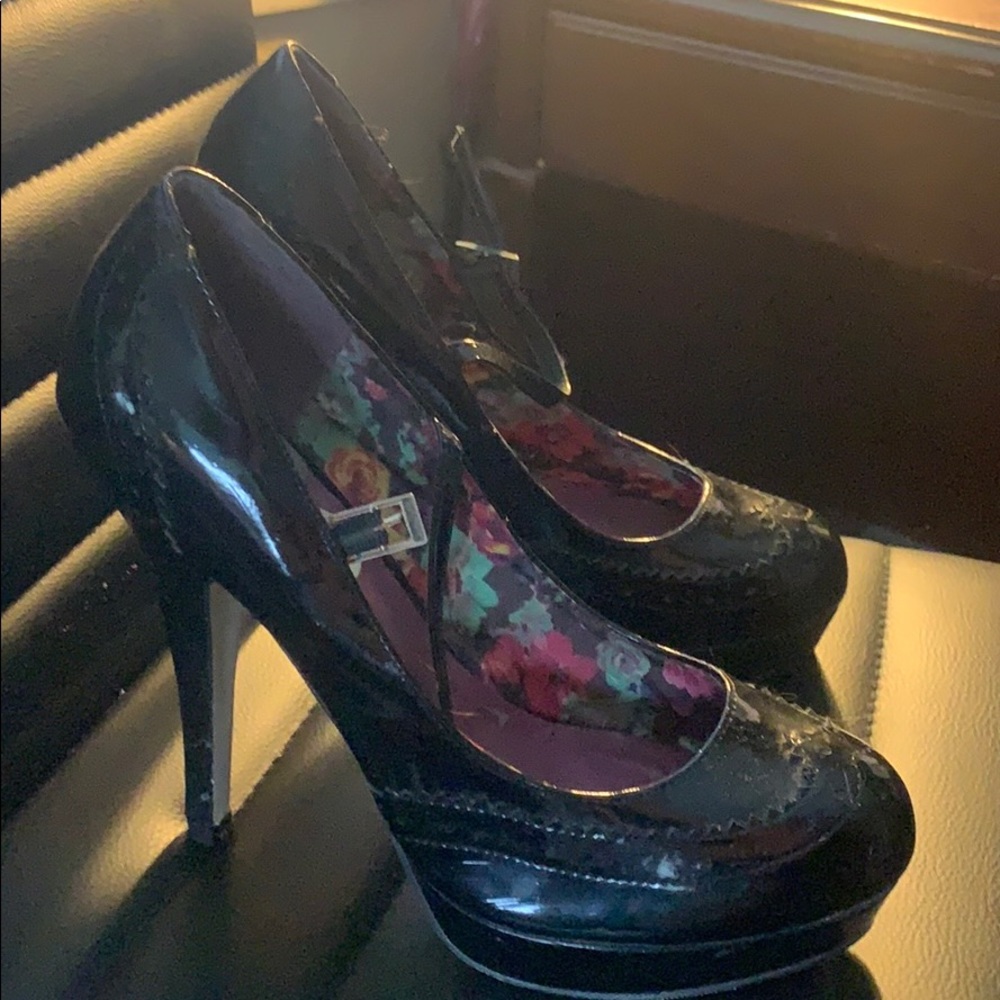 Steve Madden black patent leather stilettos 👠